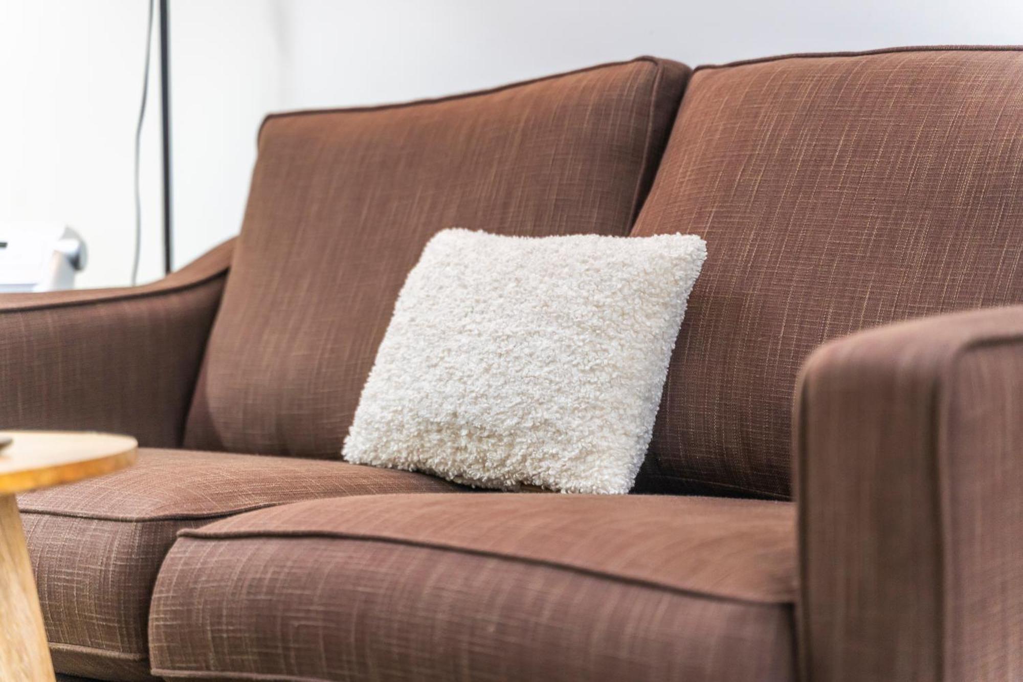 Exquisite 2-Bedroom Penthouse-Sleeps 7-Free Parking With Workstations & High-Speed Wifi Бирмингам Екстериор снимка